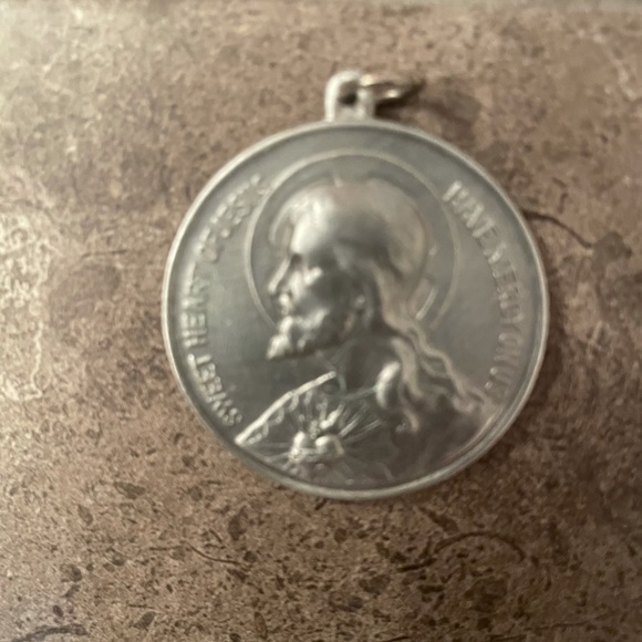 Vintage Holy Spirit Medallion - Picture 2 of 3